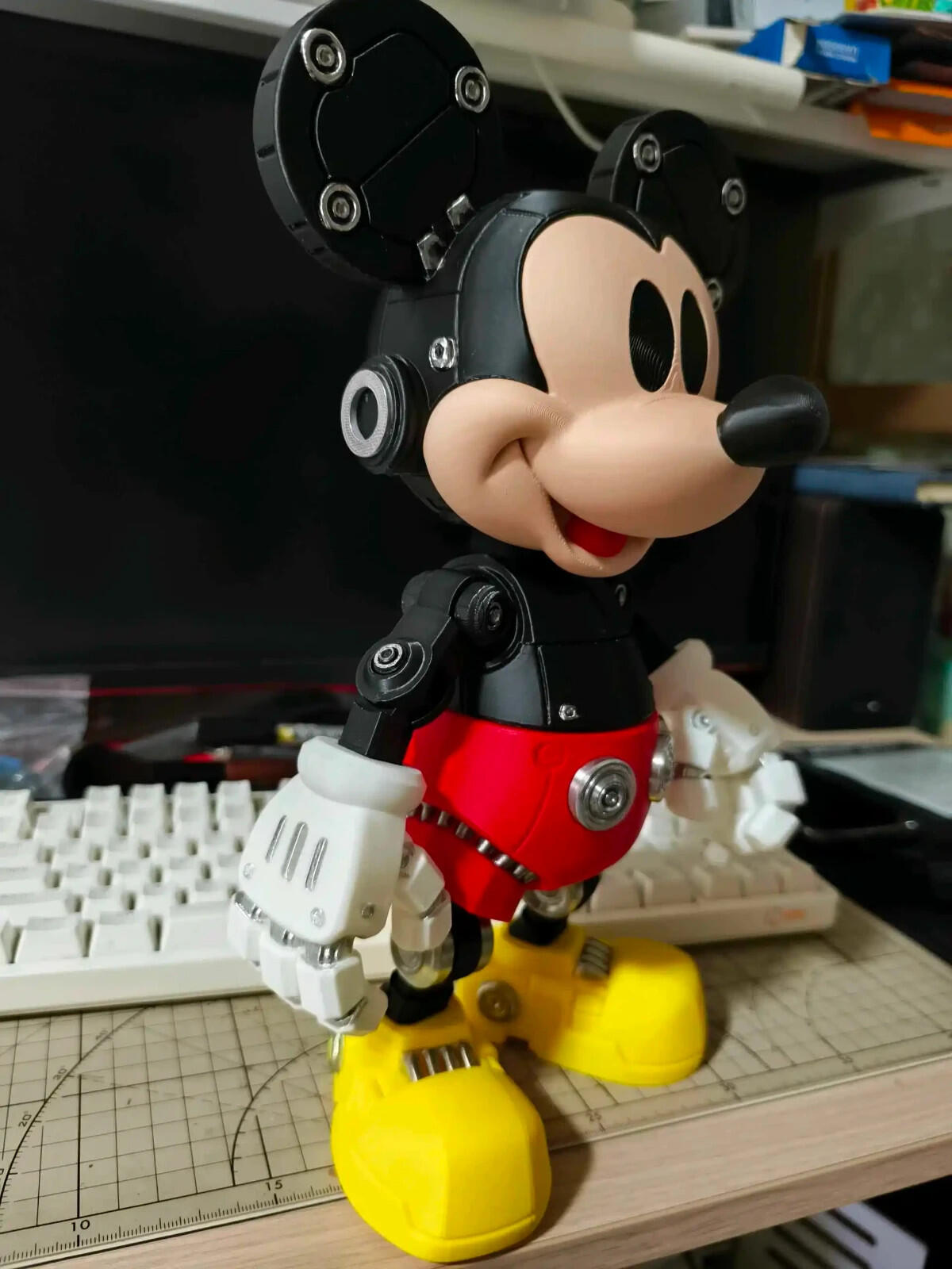 Mechanical Mouse Style Articulated Figure | Rotating Display Model