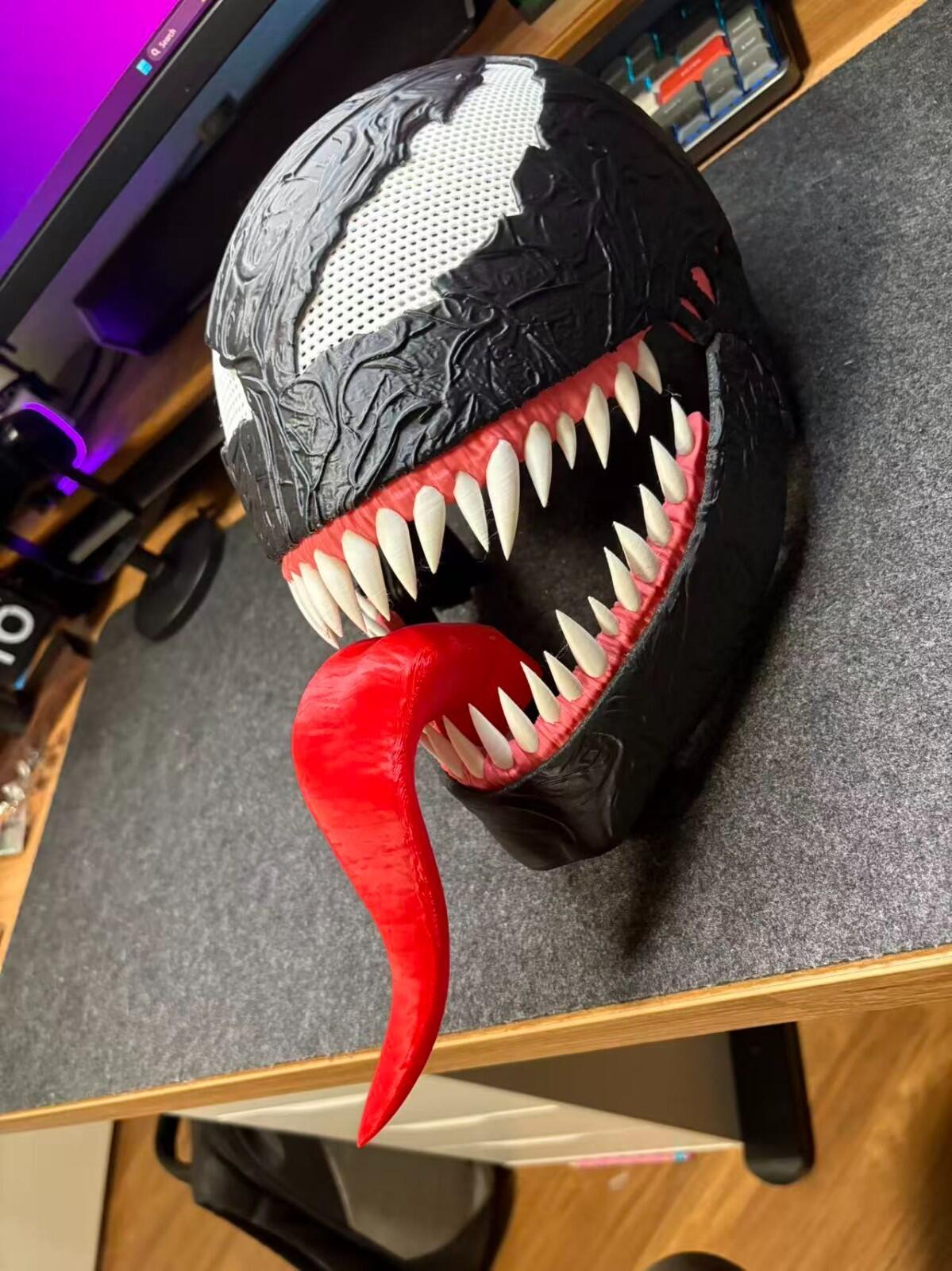 3D Printed Venom-Inspired Mask/Helmet / Display