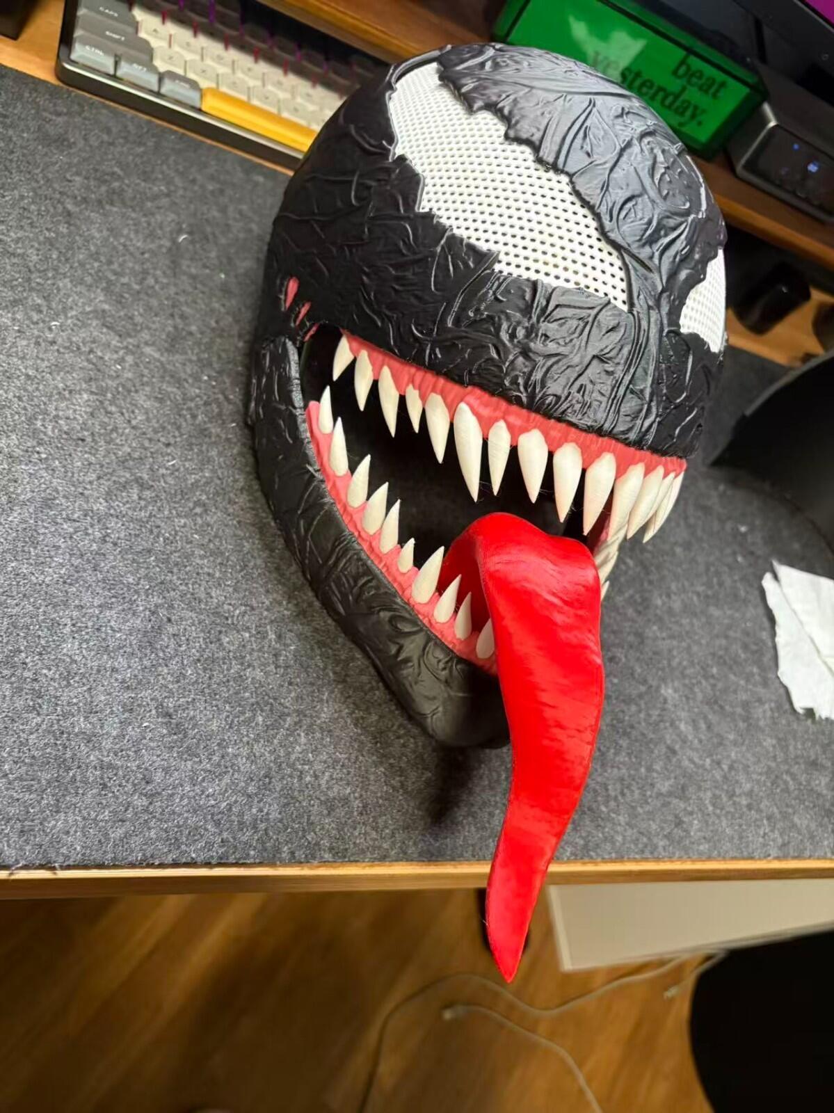 3D Printed Venom-Inspired Mask/Helmet / Display