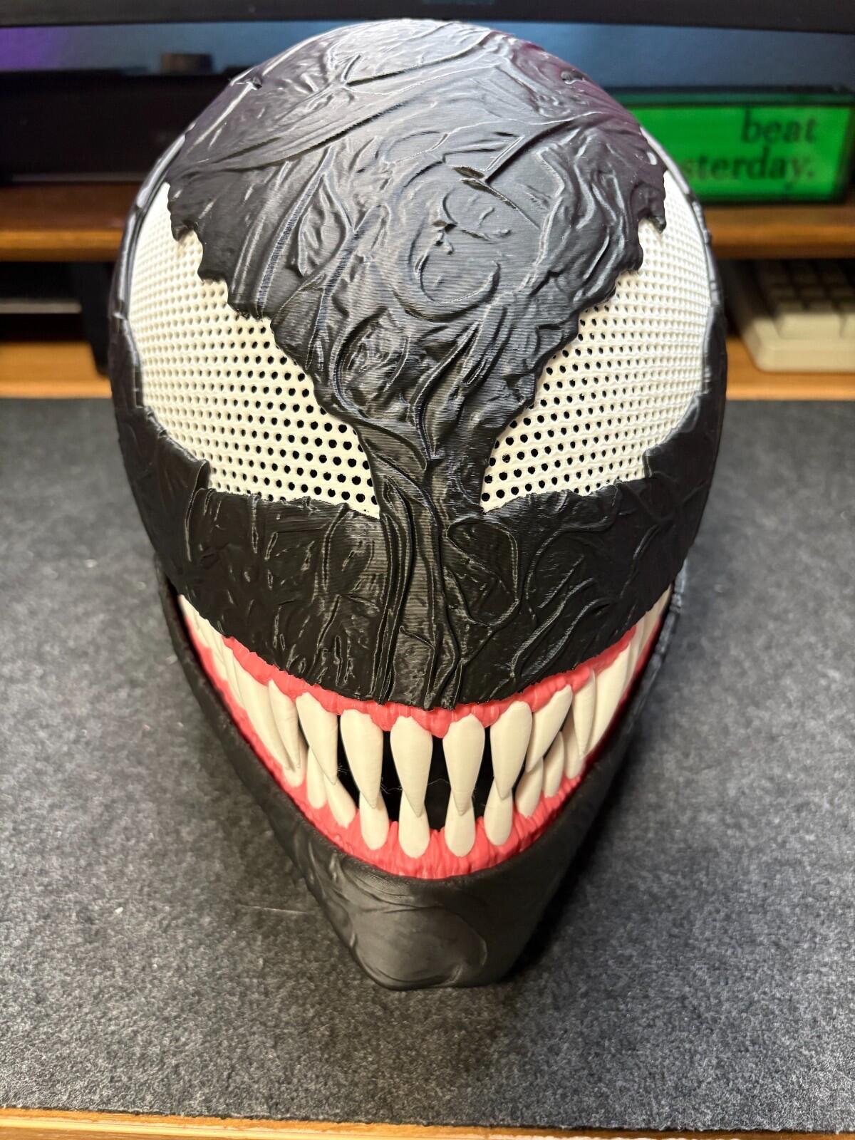 3D Printed Venom-Inspired Mask/Helmet / Display