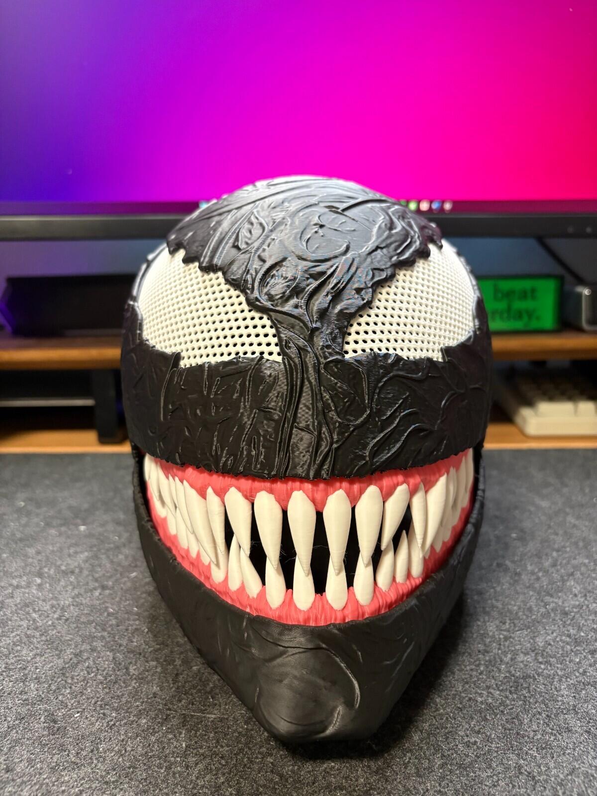 3D Printed Venom-Inspired Mask/Helmet / Display