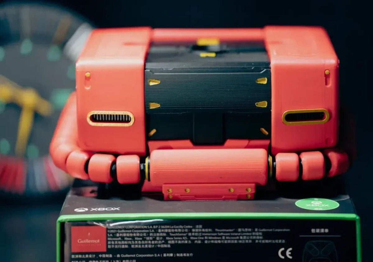 Zaku Style Tissue Box with Phone Holder